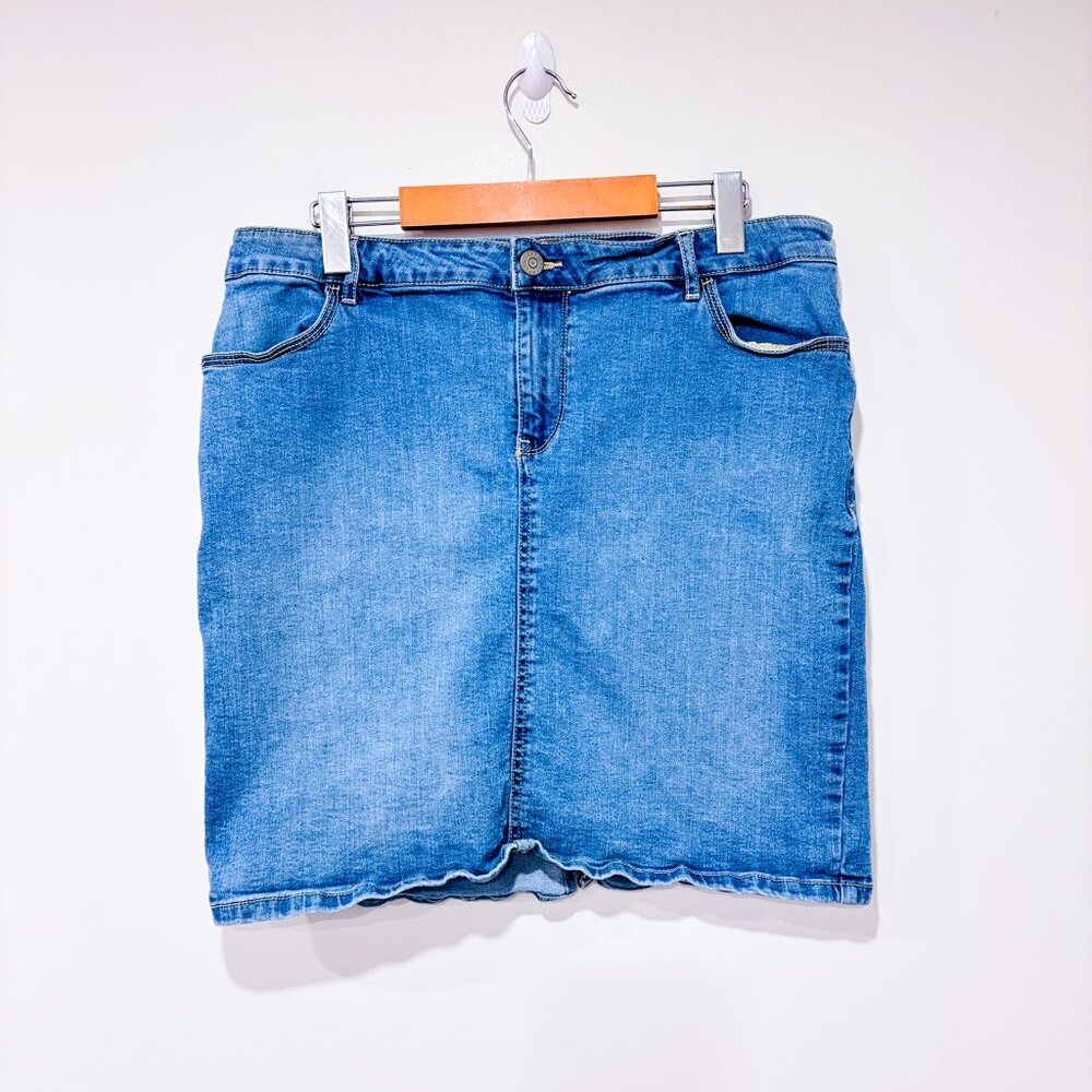 REITMANS‎ Light Wash Denim Skirt Casual Everyday | Large *